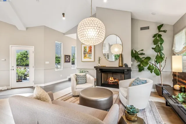 $1,995,000 | 2005 Tunnel Road, Oakland, CA 94611