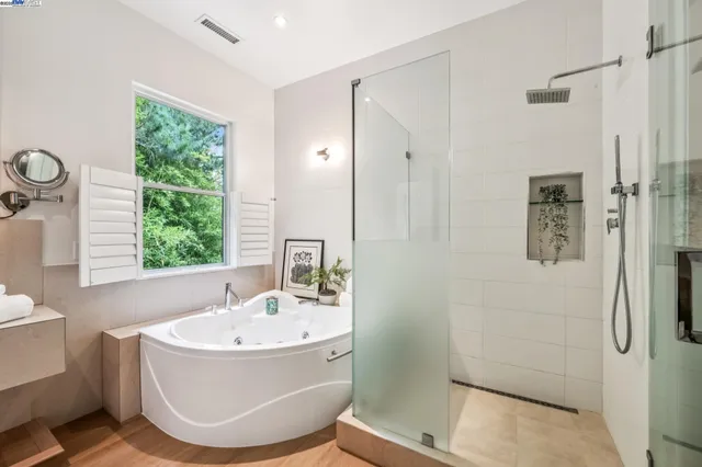 $1,995,000 | 2005 Tunnel Road, Oakland, CA 94611