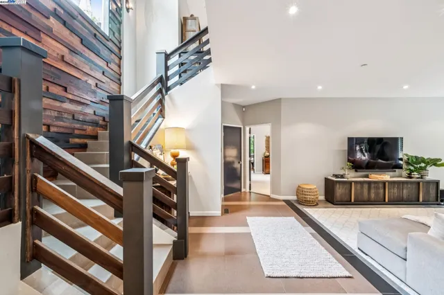 $1,995,000 | 2005 Tunnel Road, Oakland, CA 94611