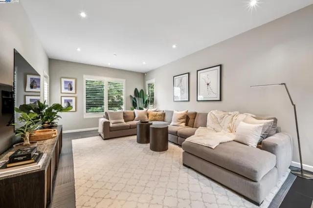 $1,995,000 | 2005 Tunnel Road, Oakland, CA 94611