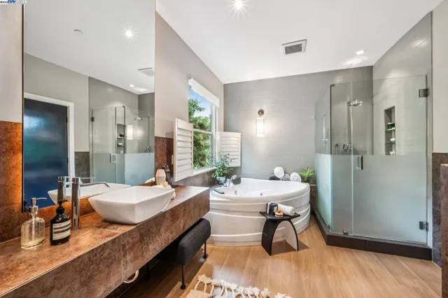 $1,995,000 | 2005 Tunnel Road, Oakland, CA 94611