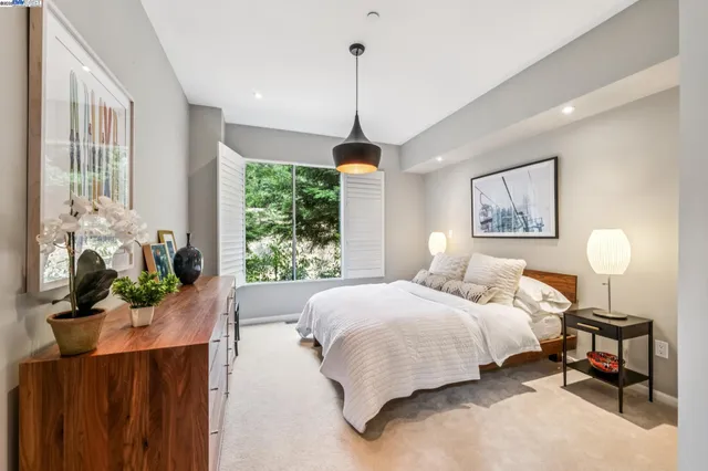 $1,995,000 | 2005 Tunnel Road, Oakland, CA 94611