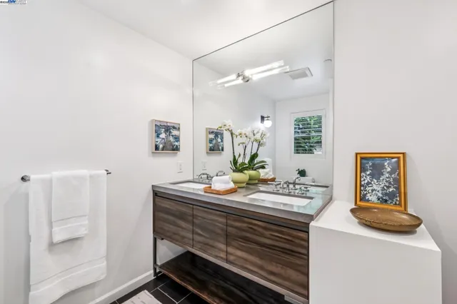 $1,995,000 | 2005 Tunnel Road, Oakland, CA 94611