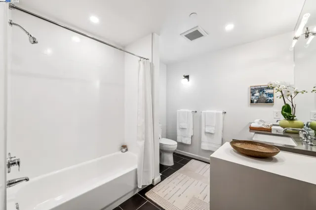 $1,995,000 | 2005 Tunnel Road, Oakland, CA 94611