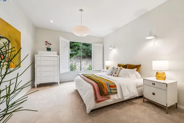 $1,995,000 | 2005 Tunnel Road, Oakland, CA 94611