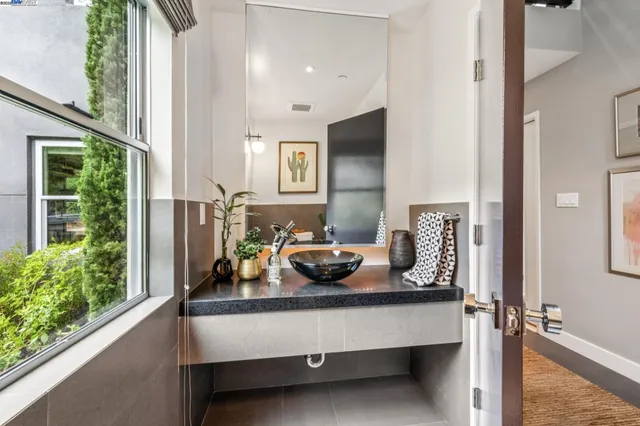 $1,995,000 | 2005 Tunnel Road, Oakland, CA 94611