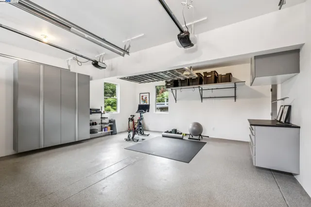 $1,995,000 | 2005 Tunnel Road, Oakland, CA 94611