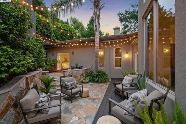 $1,995,000 | 2005 Tunnel Road, Oakland, CA 94611