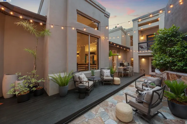 $1,995,000 | 2005 Tunnel Road, Oakland, CA 94611