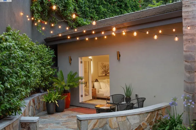 $1,995,000 | 2005 Tunnel Road, Oakland, CA 94611