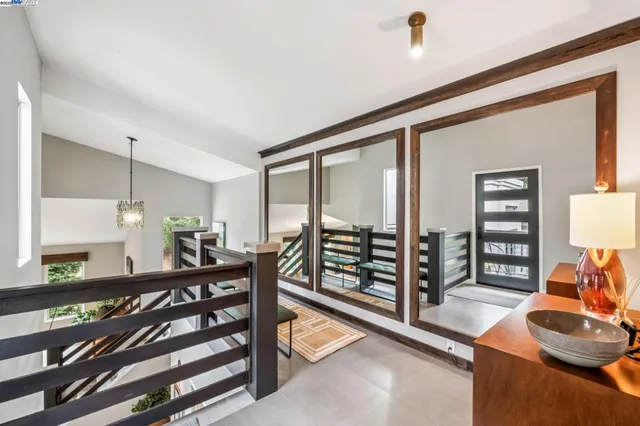 $1,995,000 | 2005 Tunnel Road, Oakland, CA 94611