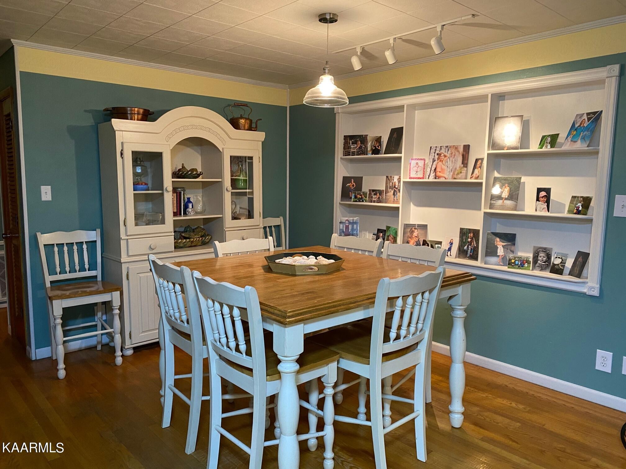 190 Dean Hill Road Oneida, TN 37841 - Photo 8 of 36 a view of a dining room with furniture and wooden floor