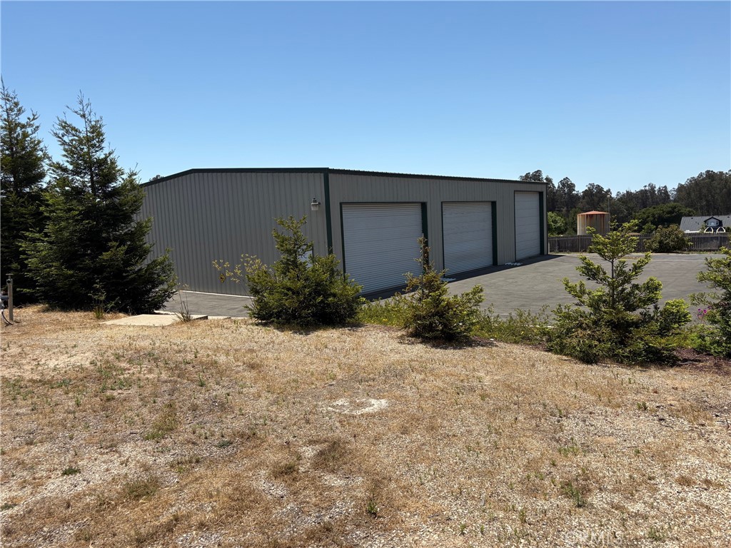 1225 Dawn Road Nipomo, CA 93444 - Photo 4 of 9 a backyard of a house with lots of green space