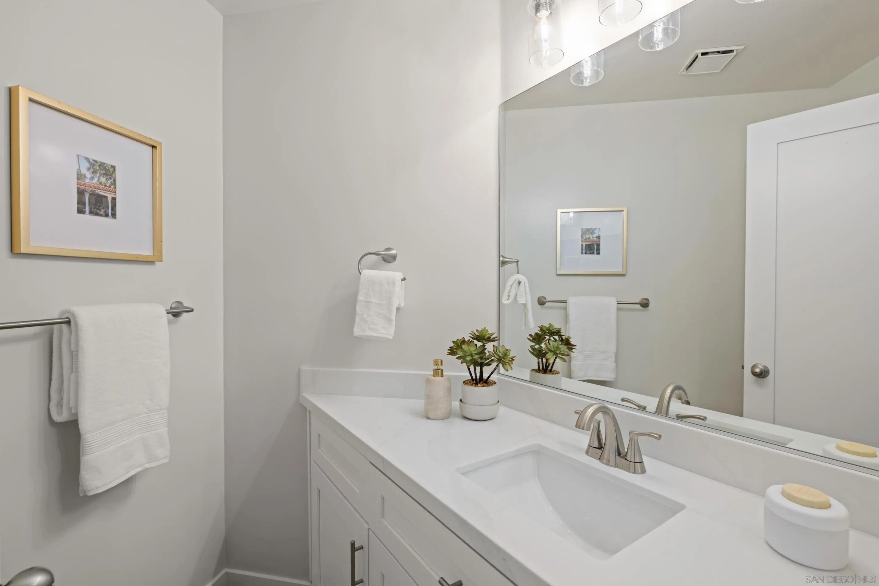 4216 Esperanza Way Oceanside, CA 92056 - Photo 10 of 21