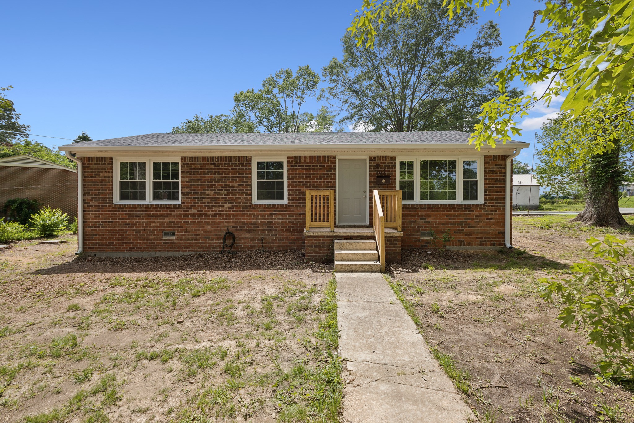 701 Cedar Lane Tullahoma, TN 37388 - Photo 2 of 23