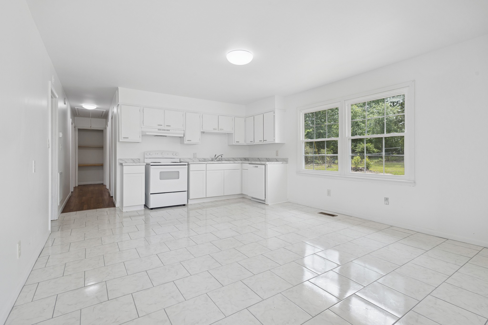 701 Cedar Lane Tullahoma, TN 37388 - Photo 9 of 23
