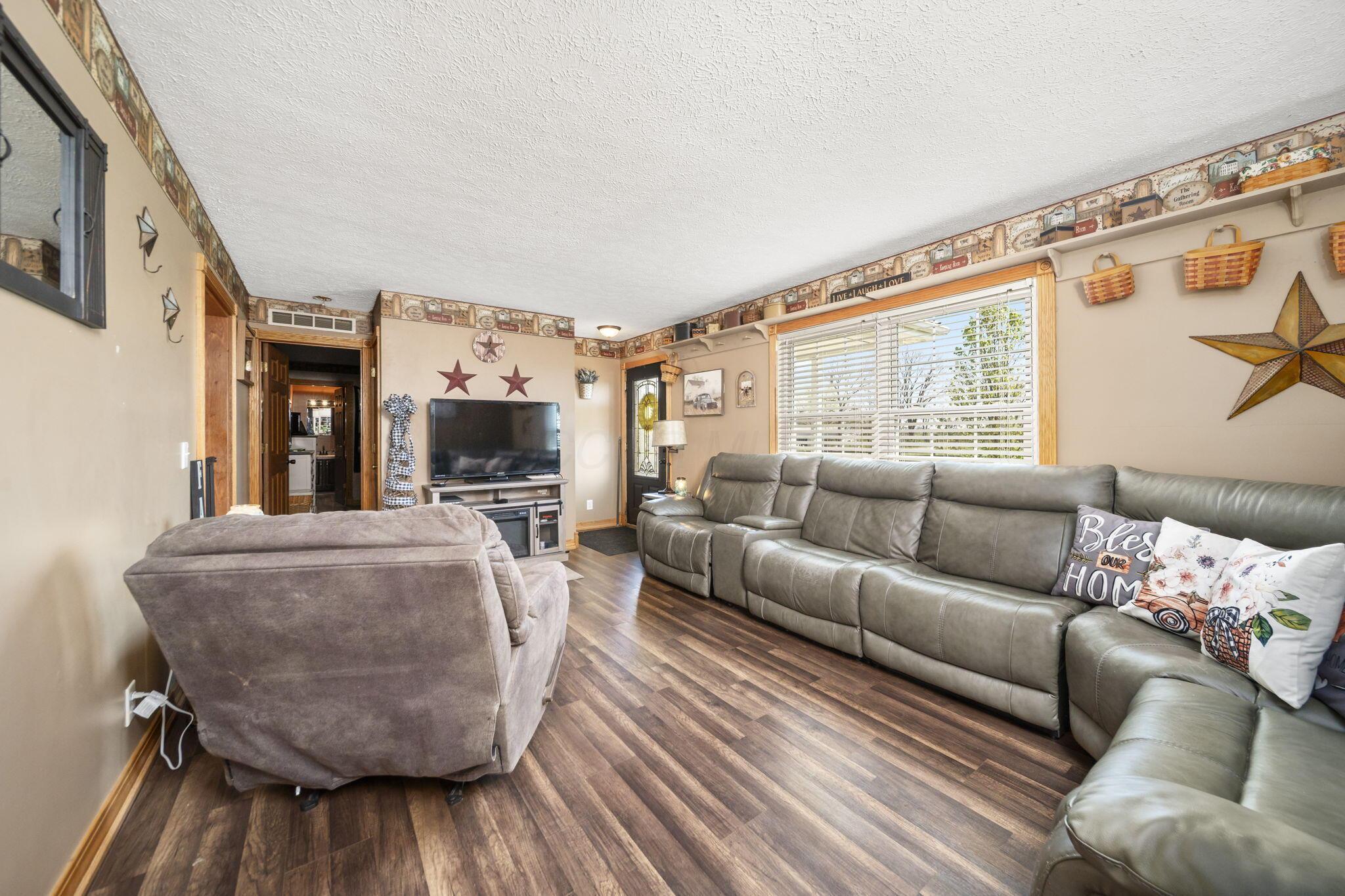29521 Kime-Holderman Road Circleville, OH 43113 - Photo 10 of 58 Livingroom 1