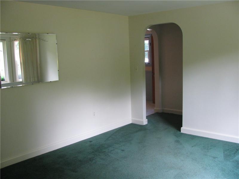 29 Kaler Road South Portland, ME 04106 - Photo 8 of 23 Living Room.