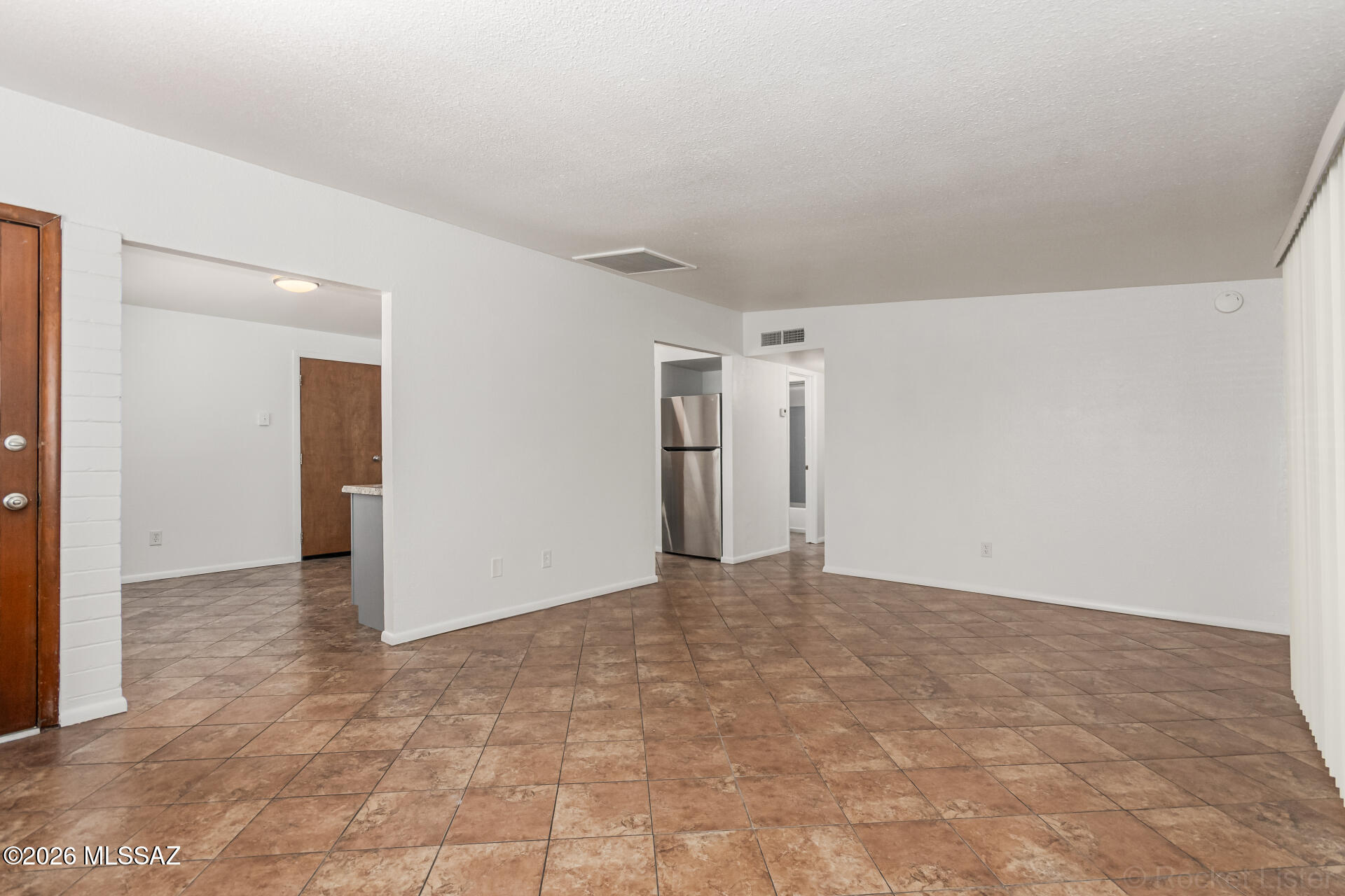 17 East Los Reales Road Tucson, AZ 85756 - Photo 9 of 27 a view of an empty room
