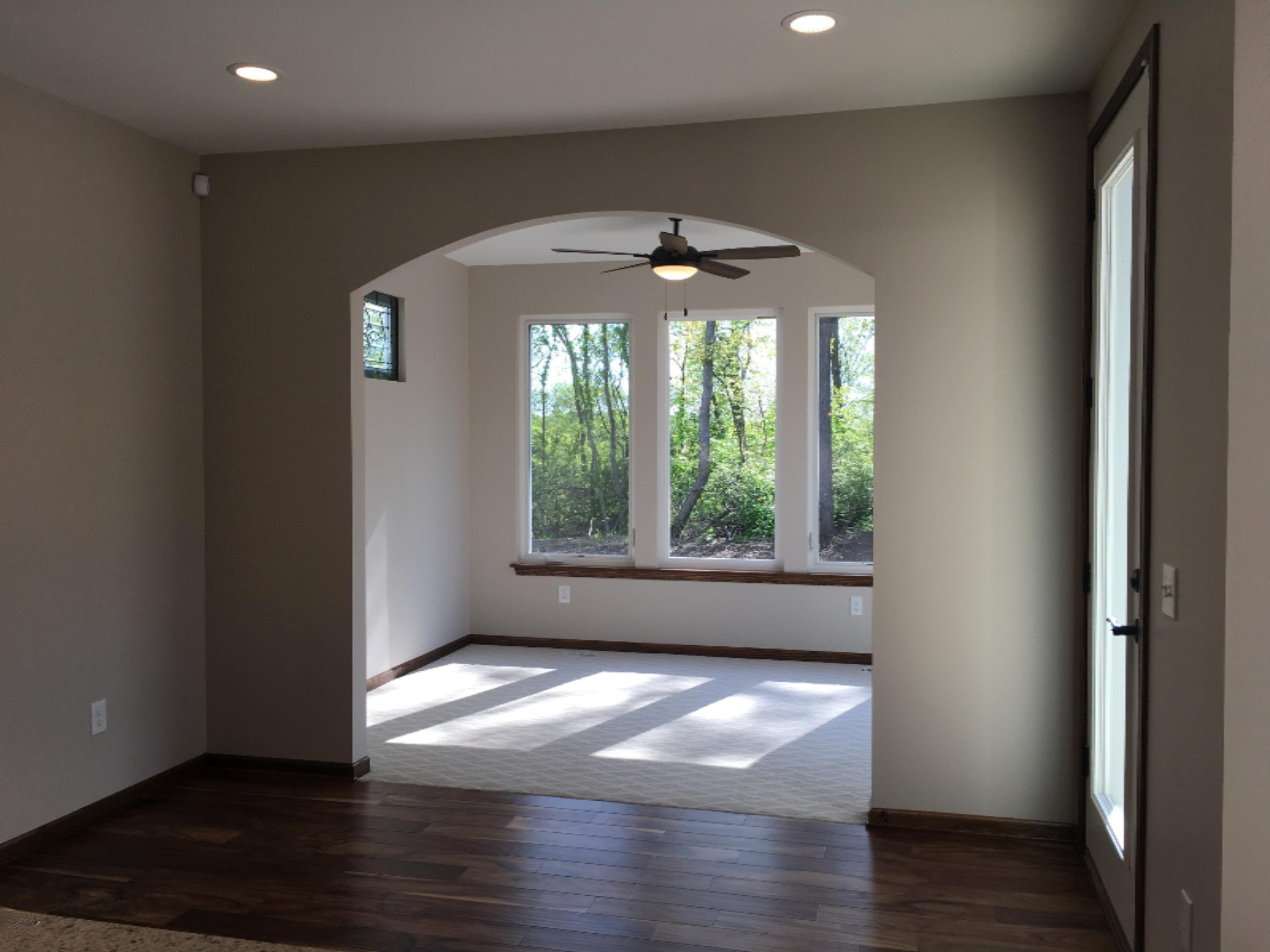 3409 Dunns Ridge, Unit 47 Kalamazoo, MI 49009 - Photo 4 of 18 Sunroom with arched opening