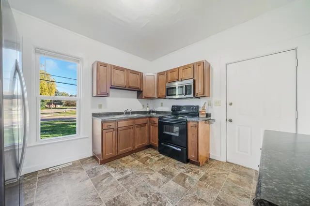 $147,000 | 1514 Elmwood Avenue, Oshkosh, WI 54901