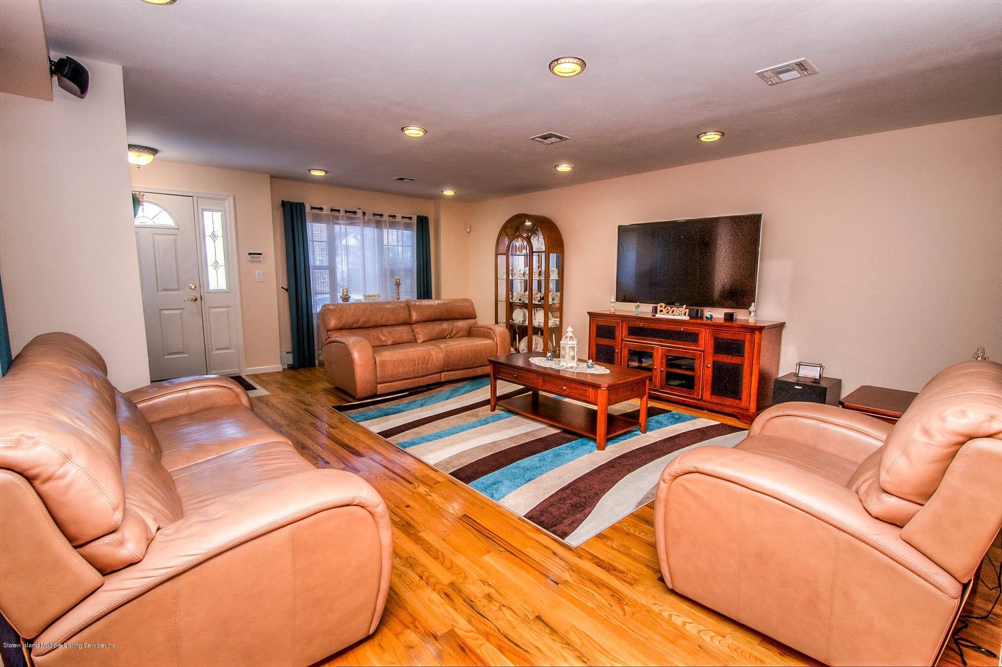 36 Foothill Court Staten Island, NY 10309 - Photo 4 of 32 3