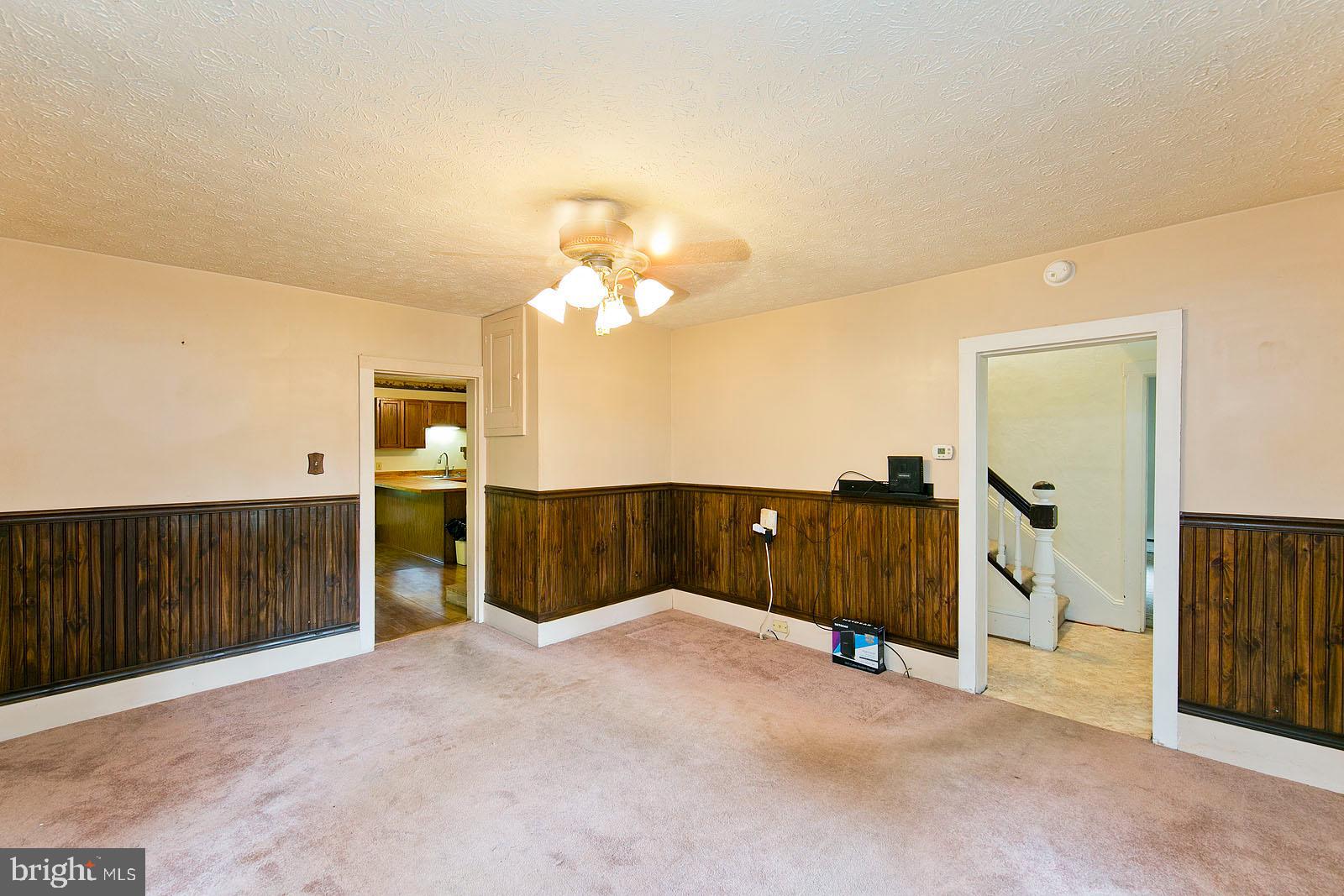 304 Cross Junction Road Cross Junction, VA 22625 - Photo 8 of 61 Living room
