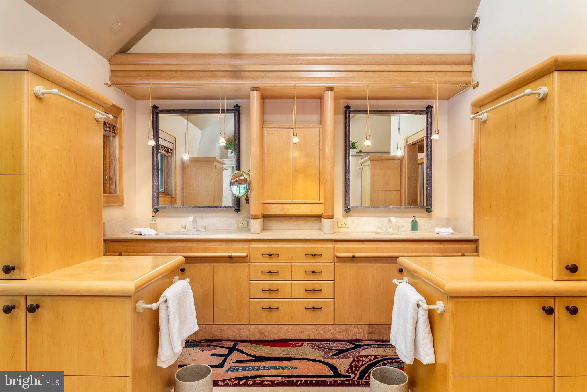 893 Parkes Run Lane Villanova, PA 19085 - Photo 38 of 86 Primary Suite Bathroom