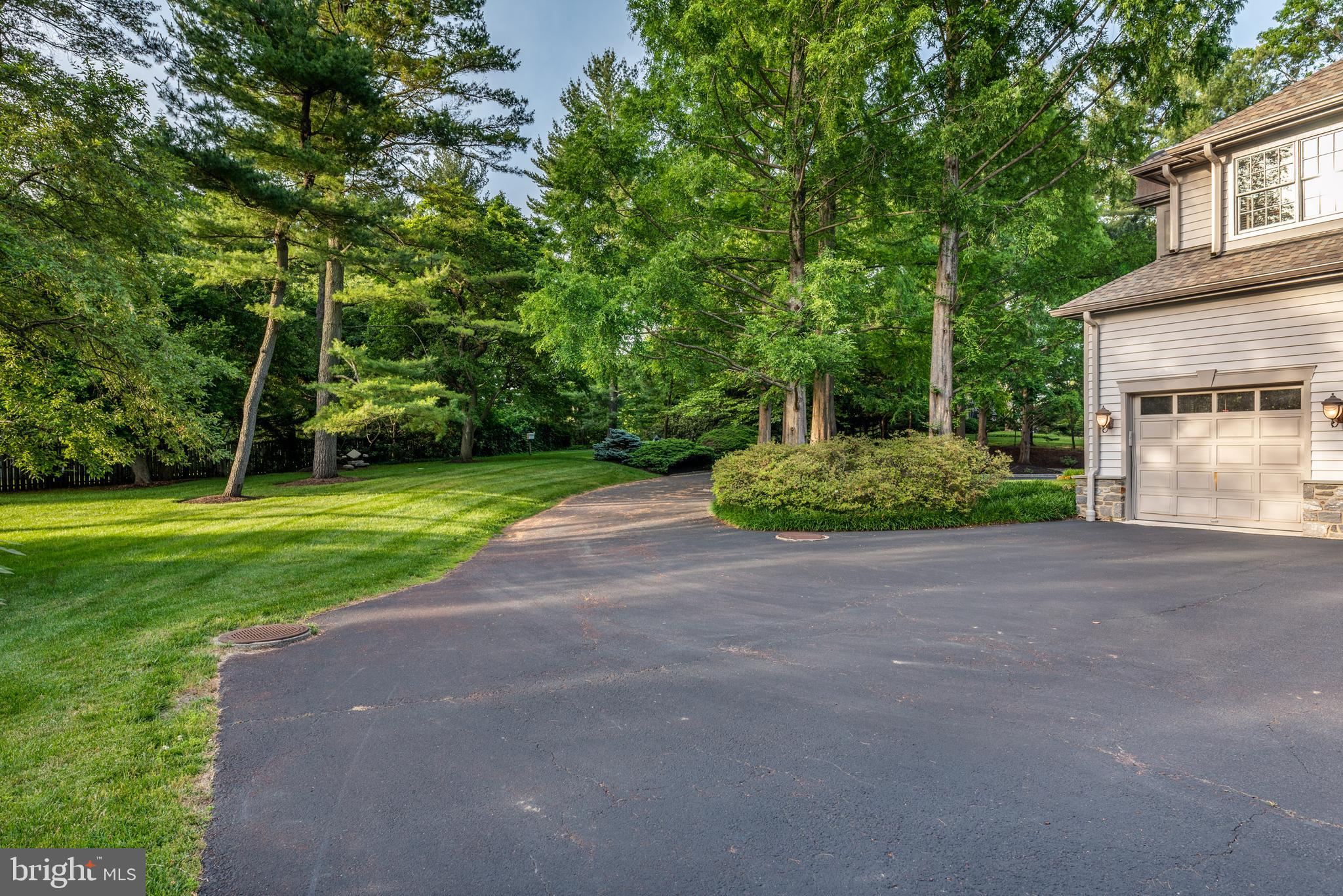 893 Parkes Run Lane Villanova, PA 19085 - Photo 6 of 86 Driveway