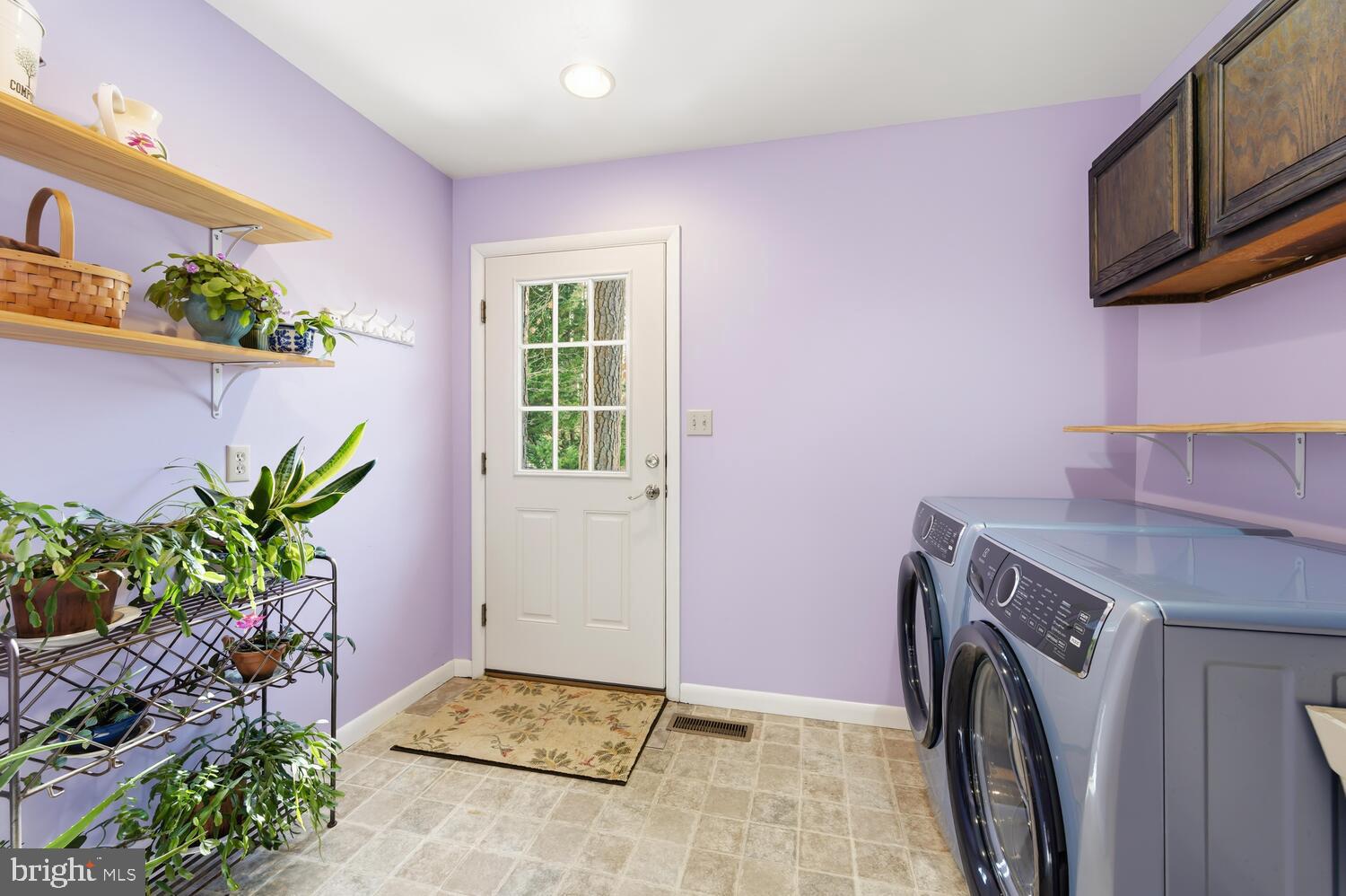 25711 Royal Road Royal Oak, MD 21662 - Photo 23 of 37 a view of livingroom with washer and dryer