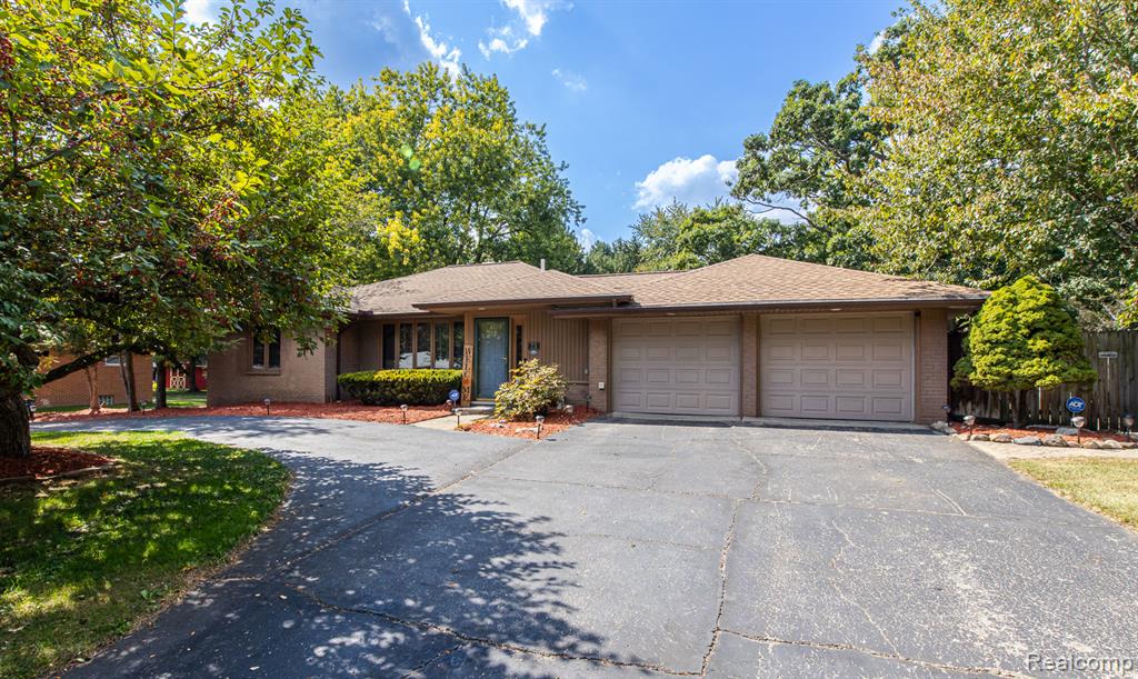 73 Nevada Avenue Rochester Hills, MI 48309 - Photo 1 of 54