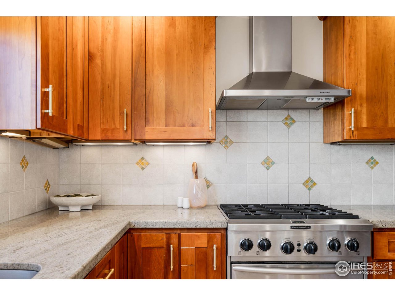 2543 Pine Street Boulder, CO 80302 - Photo 11 of 40 a kitchen with a stove and a cabinet