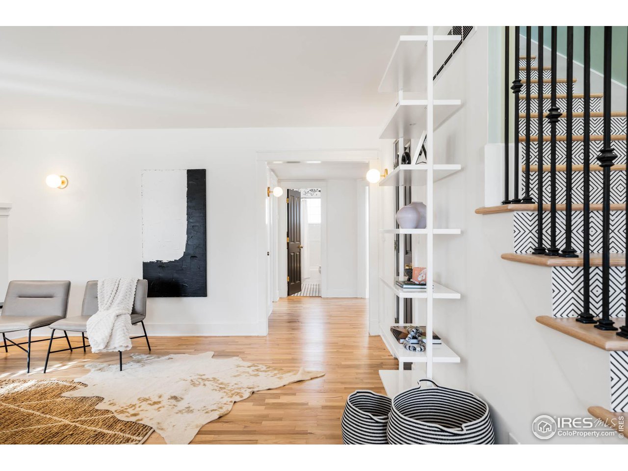2543 Pine Street Boulder, CO 80302 - Photo 7 of 40 a living room with furniture