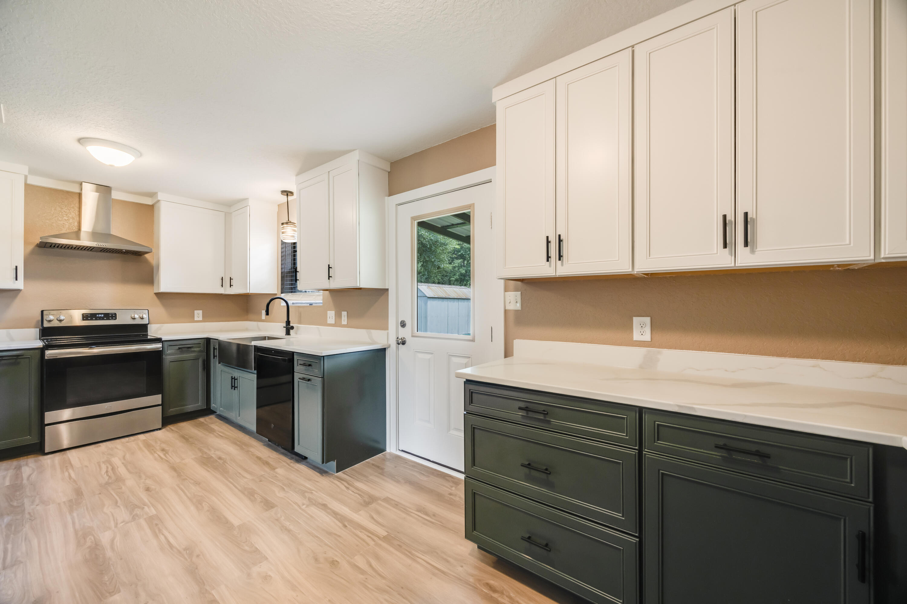 5593 Galaxy Drive Crestview, FL 32539 - Photo 3 of 35 KITCHEN