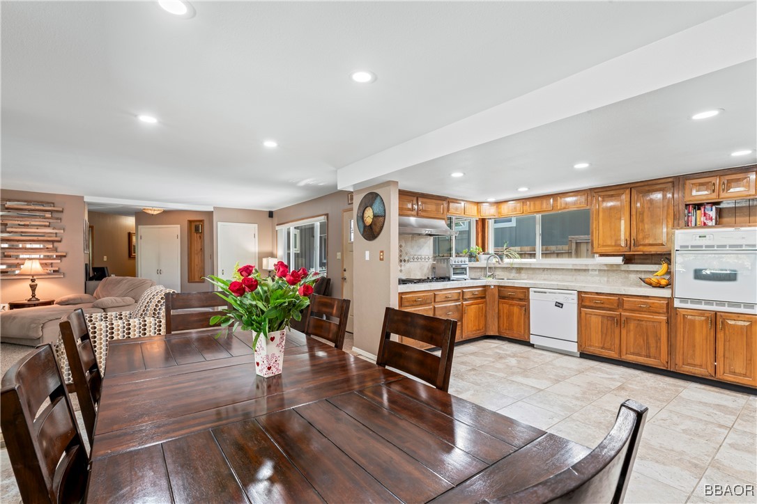 30955 Scenic Way Running Springs, CA 92382 - Photo 11 of 34