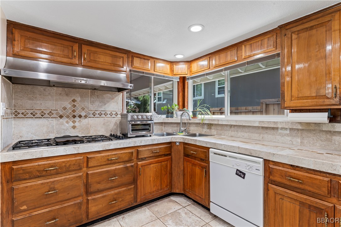 30955 Scenic Way Running Springs, CA 92382 - Photo 12 of 34