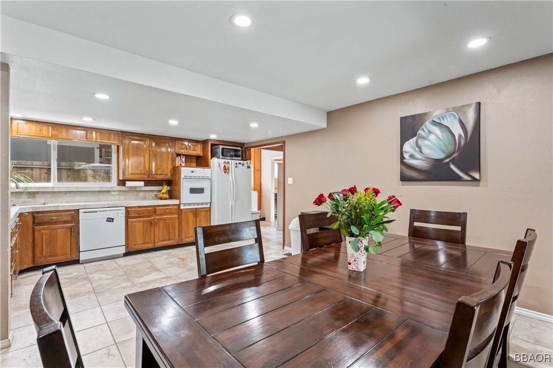 30955 Scenic Way Running Springs, CA 92382 - Photo 10 of 34