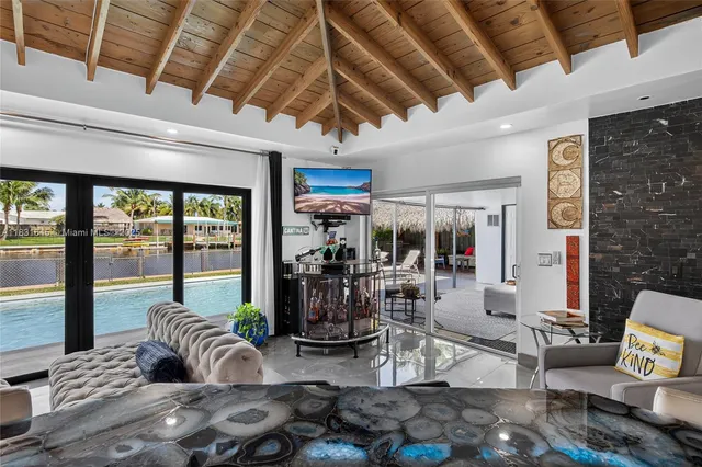 $1,500,000 | 380 Southeast 1st Terrace, Pompano Beach, FL 33060