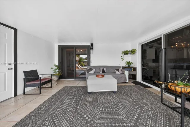 $1,500,000 | 380 Southeast 1st Terrace, Pompano Beach, FL 33060