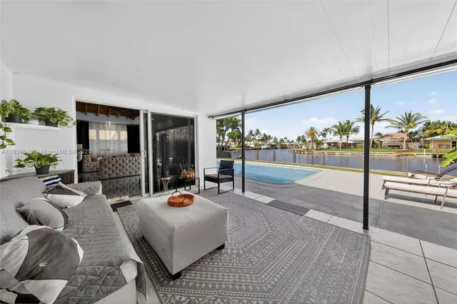 $1,500,000 | 380 Southeast 1st Terrace, Pompano Beach, FL 33060