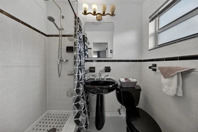 $1,500,000 | 380 Southeast 1st Terrace, Pompano Beach, FL 33060