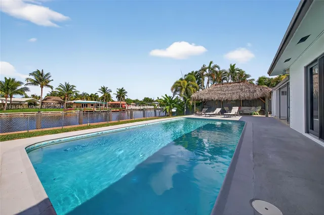 $1,500,000 | 380 Southeast 1st Terrace, Pompano Beach, FL 33060