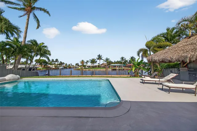 $1,500,000 | 380 Southeast 1st Terrace, Pompano Beach, FL 33060
