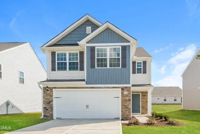 a view of a house with yard and front view of a house