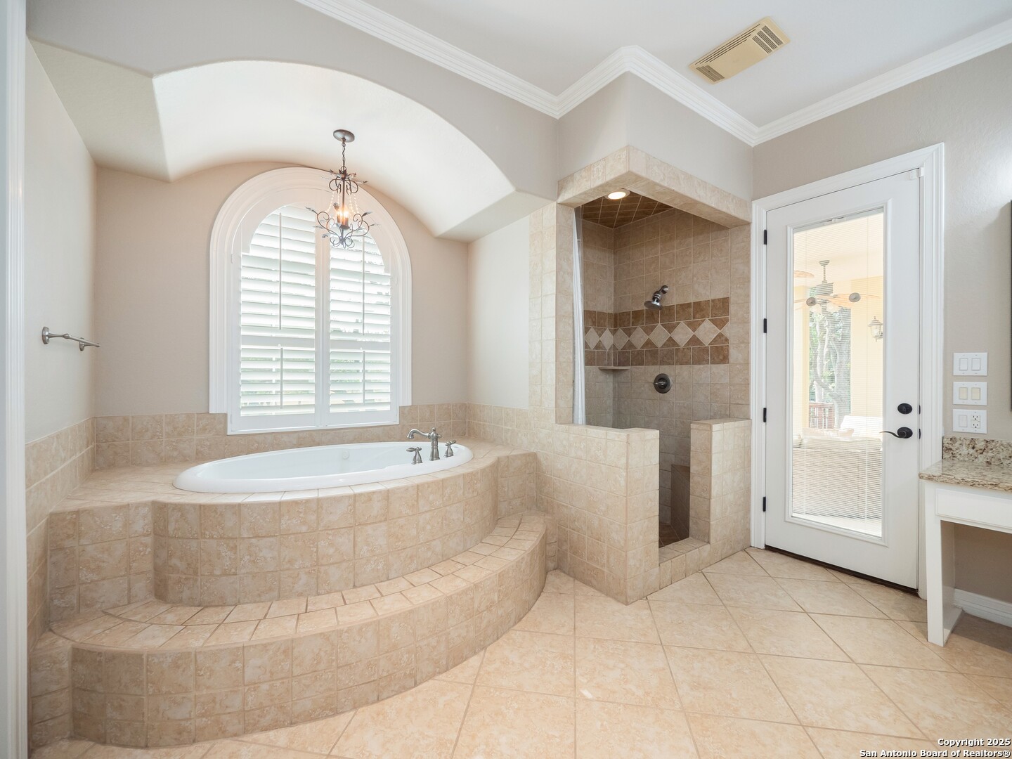 429 Fossil Hills Loop Spring Branch, TX 78070 - Photo 22 of 64 a spacious bathroom with a bathtub and a shower