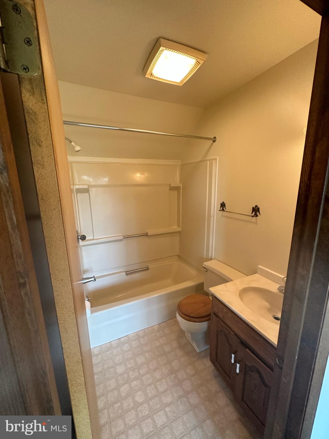 133 Patrick Road East Palmyra, PA 17078 - Photo 14 of 47 MAIN BR BATH