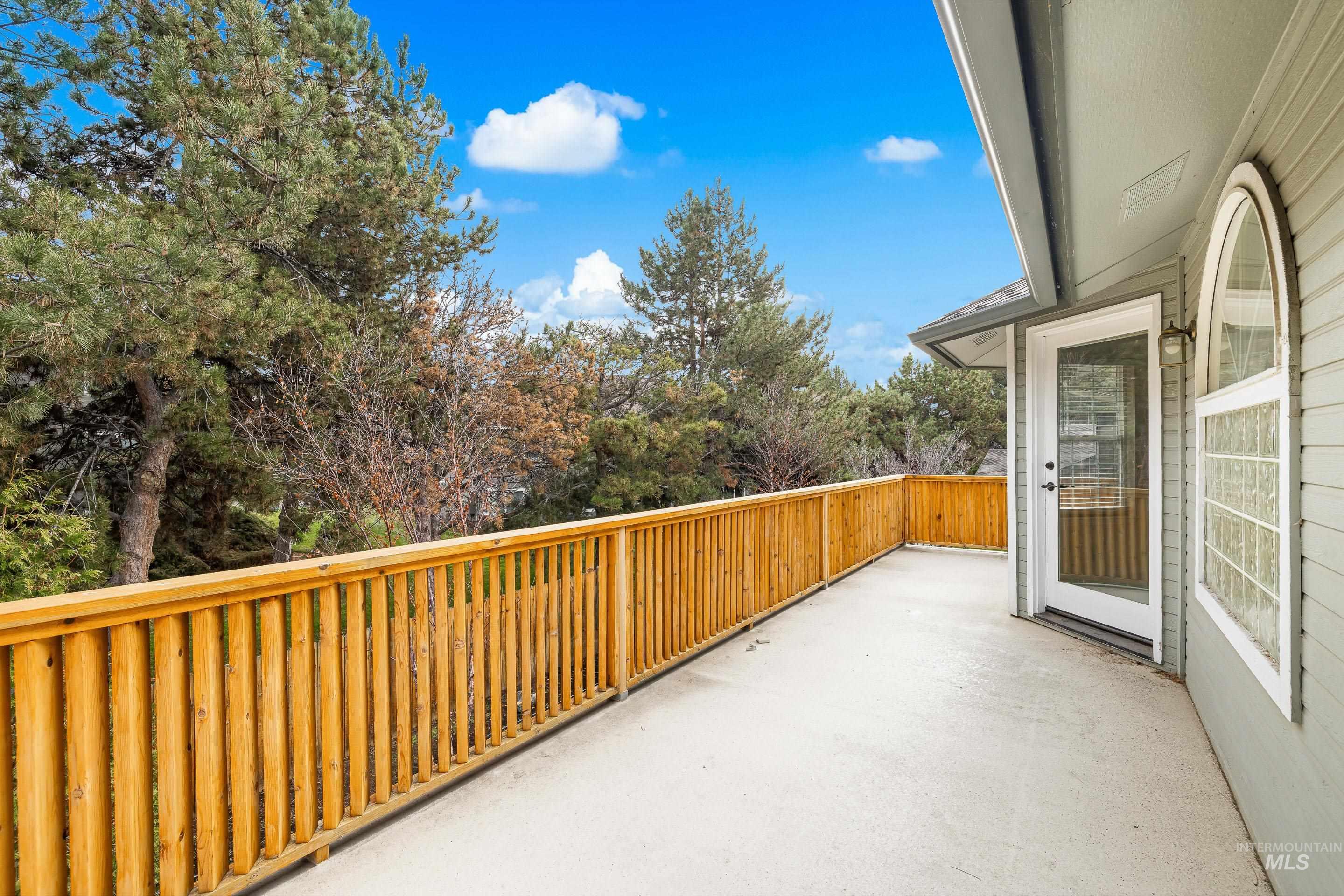 7736 West Bayhill Street Boise, ID 83704 - Photo 28 of 50 View of balcony