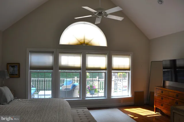 a view of livingroom with furniture