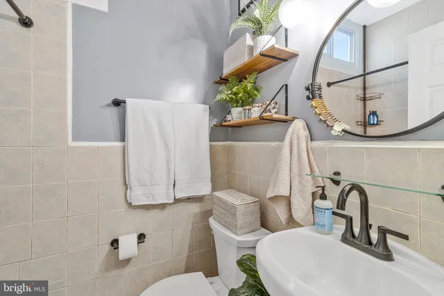 $2,350 | 1602 Isherwood Street Northeast, Unit 3, Washington, DC 20002