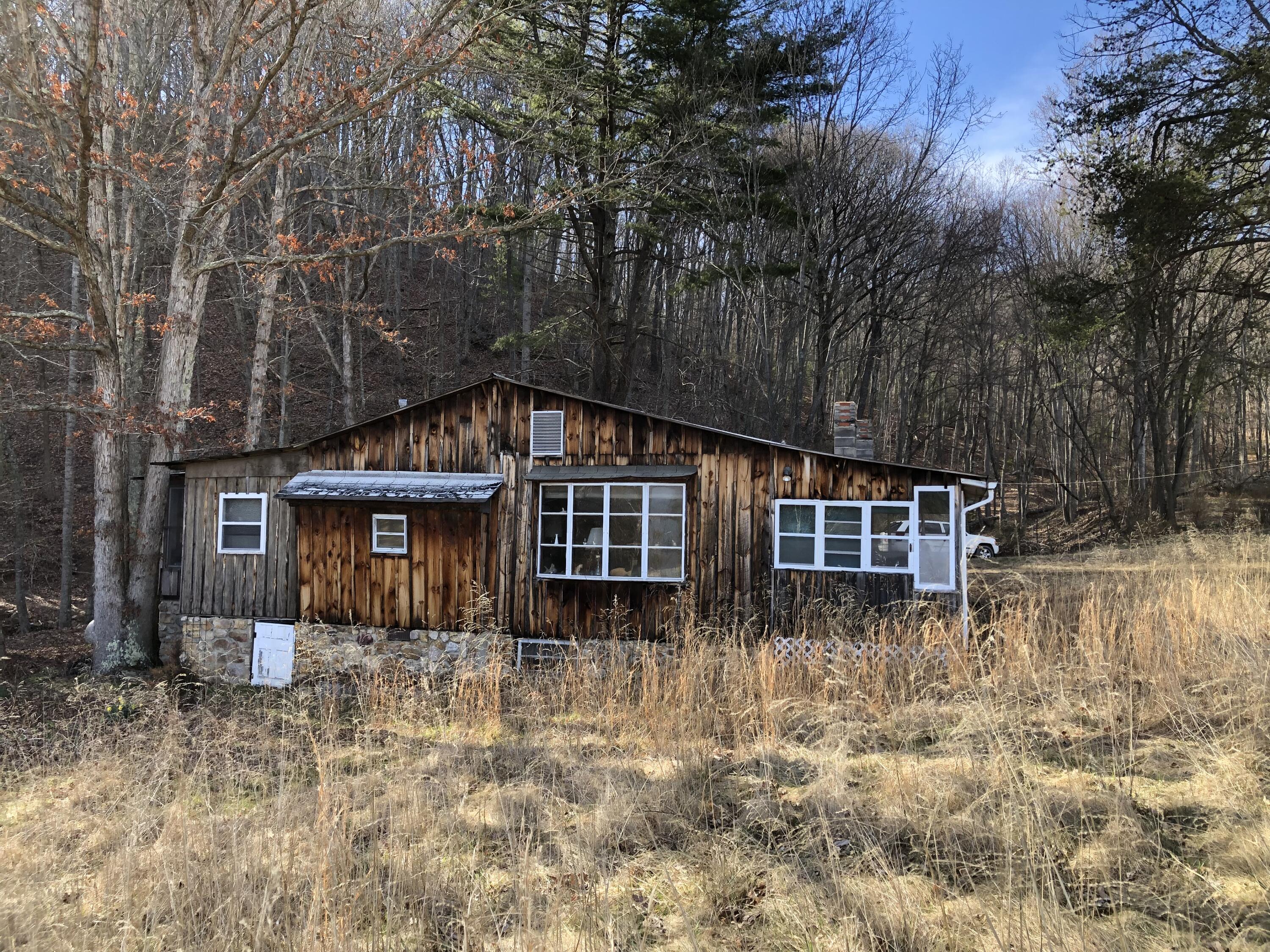 906 Wolfe Road Covington, VA 24426 - Photo 30 of 50 front view of a house with a yard